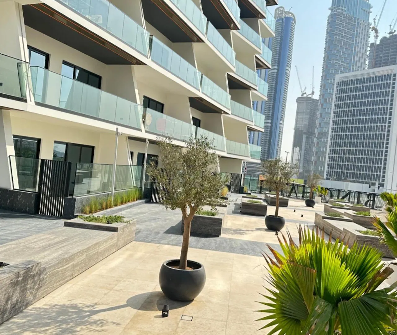 Guest house Binghatti Canal With Private Jacuzzi Burj Khalifa View Kings Dubai