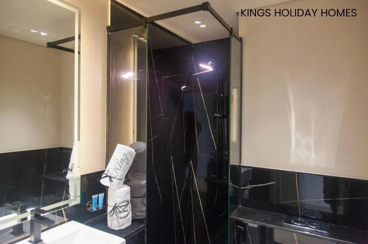 Guest house Binghatti Canal With Private Jacuzzi Burj Khalifa View Kings Dubai United Arab Emirates