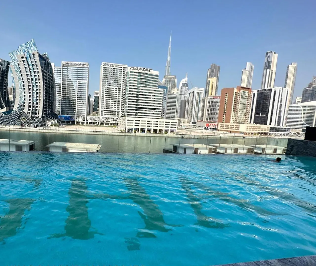 Binghatti Canal With Private Jacuzzi Burj Khalifa View Kings Dubai United Arab Emirates